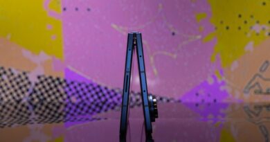 Motorola might announce a book-style foldable phone at CES