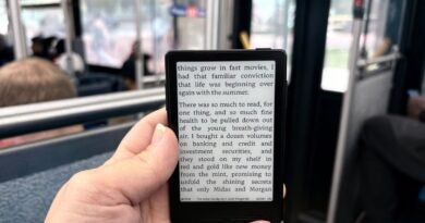 This tiny, magnetic e-reader could stop you from doomscrolling