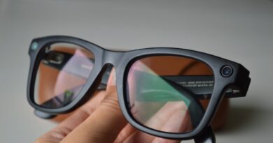 Meta plans to make an AI pendant and more smart glasses soon