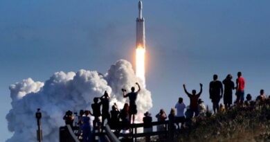 SpaceX valuation balloons to $2.6T, briefly passes Amazon