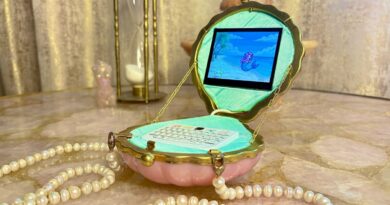 Cyberdecks are having a moment, rejecting big tech surveillance with style and substance
