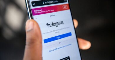 UK Weighs Under-16 Social Media Ban for 2027