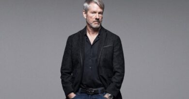 Michael Saylor Hints at Another Bitcoin Move for Strategy: Buy or Sell?