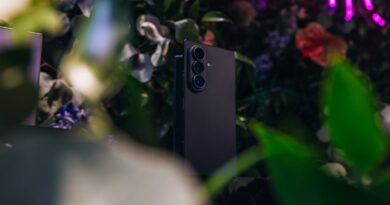 Save $1,100 on a Samsung Galaxy Fold8 Ultra when you preorder at T-Mobile