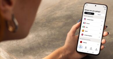 Motorola Phones Now Have a Built-In Travel eSIM for Mobile Data Outside the US