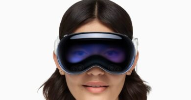 Apple is reportedly cutting hundreds of jobs from Siri, Vision Pro teams