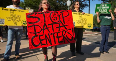 Texas governor pumps brakes on data centers