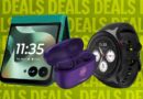 Motorola Deal: Get a Free Smartwatch and Earbuds When You Buy a Razr